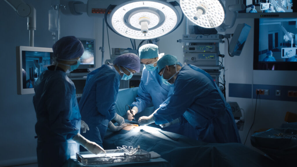 Medical,Team,Performing,Surgical,Operation,In,Modern,Operating,Room